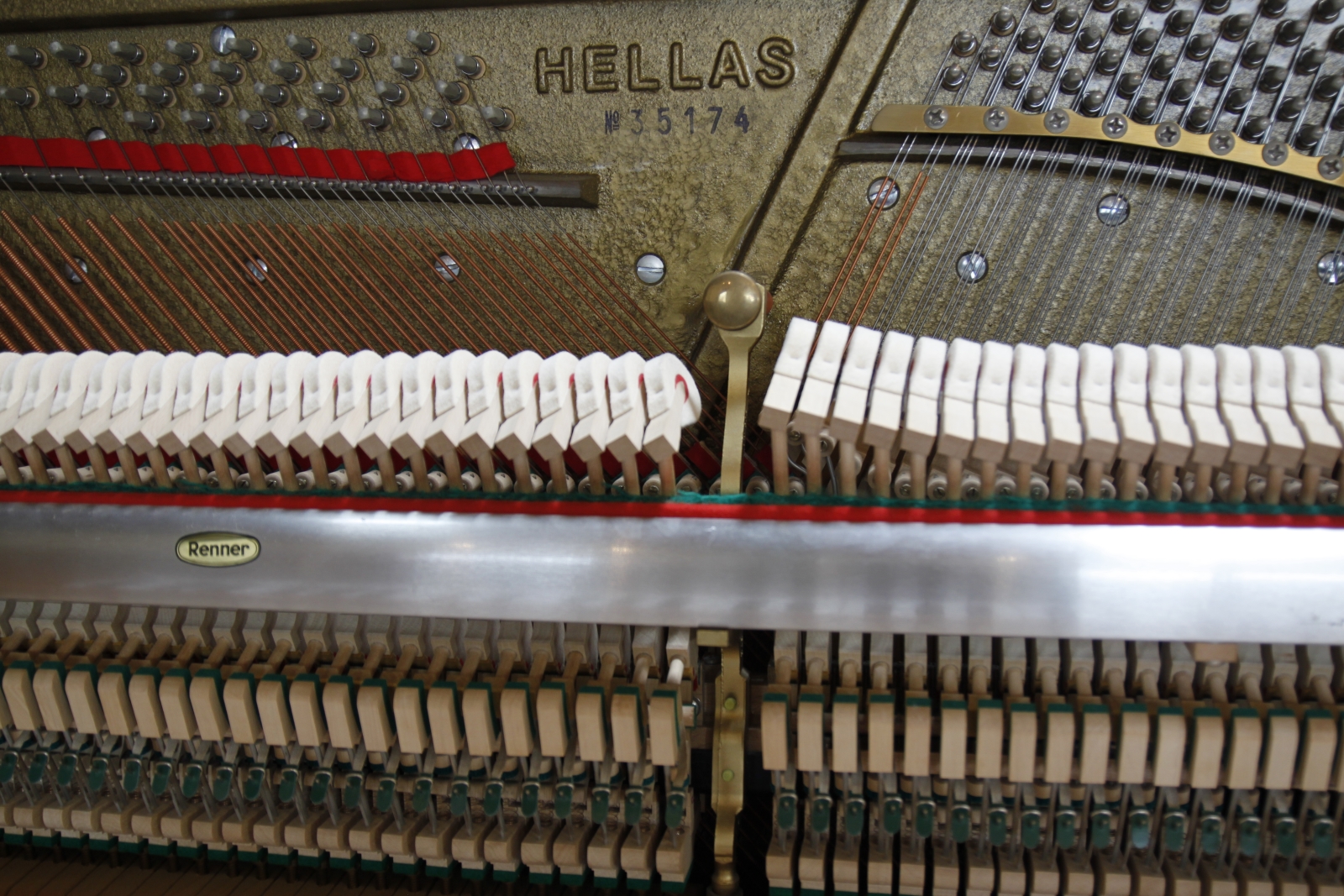 Hellas Piano NB 02-2014
