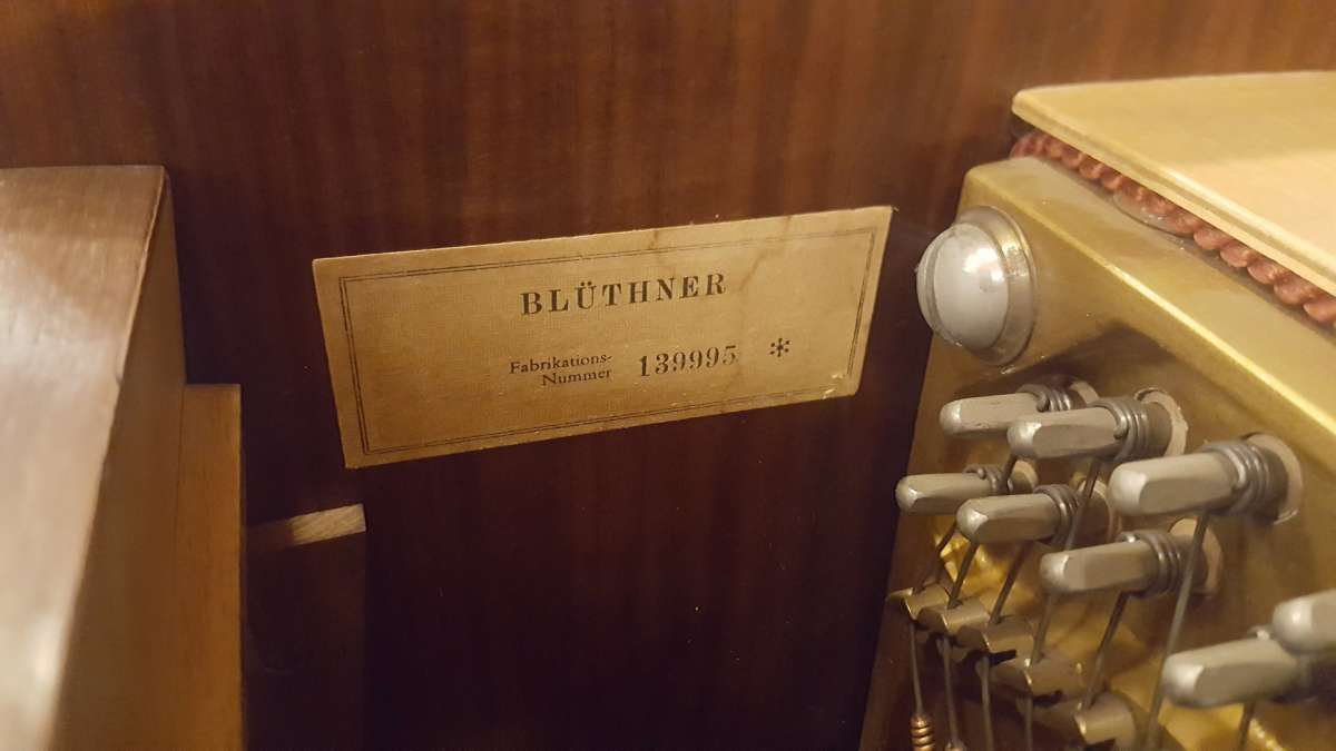 Blüthner Klavier 110