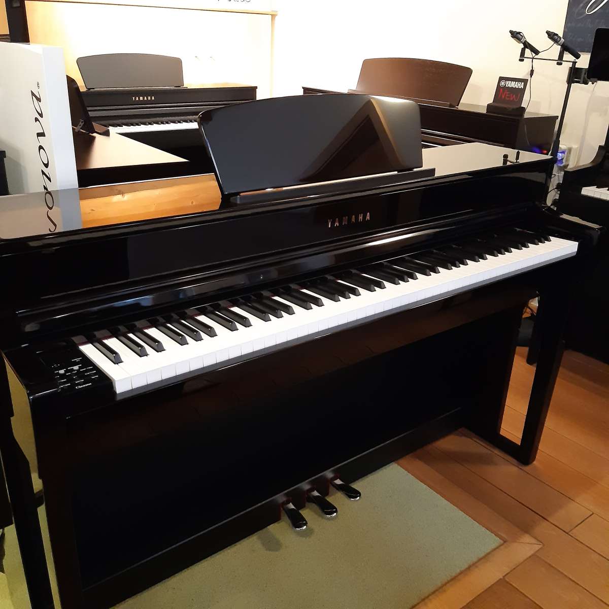 Yamaha CLP 735 PE