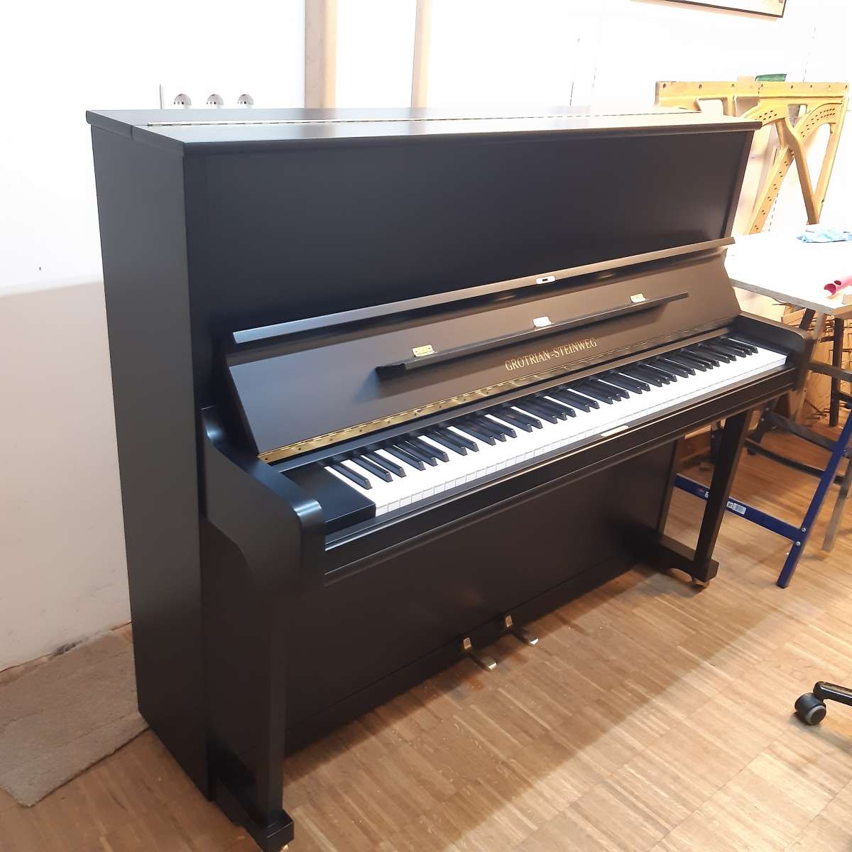 Grotrian Steinweg Klavier 122 schwarz mattiert