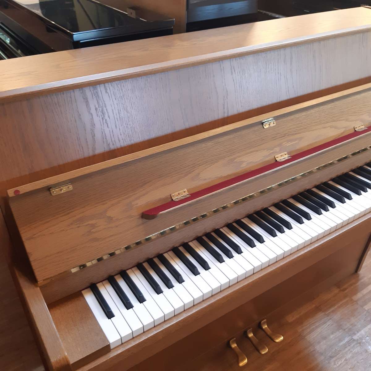 May Klavier 110 cm Eiche