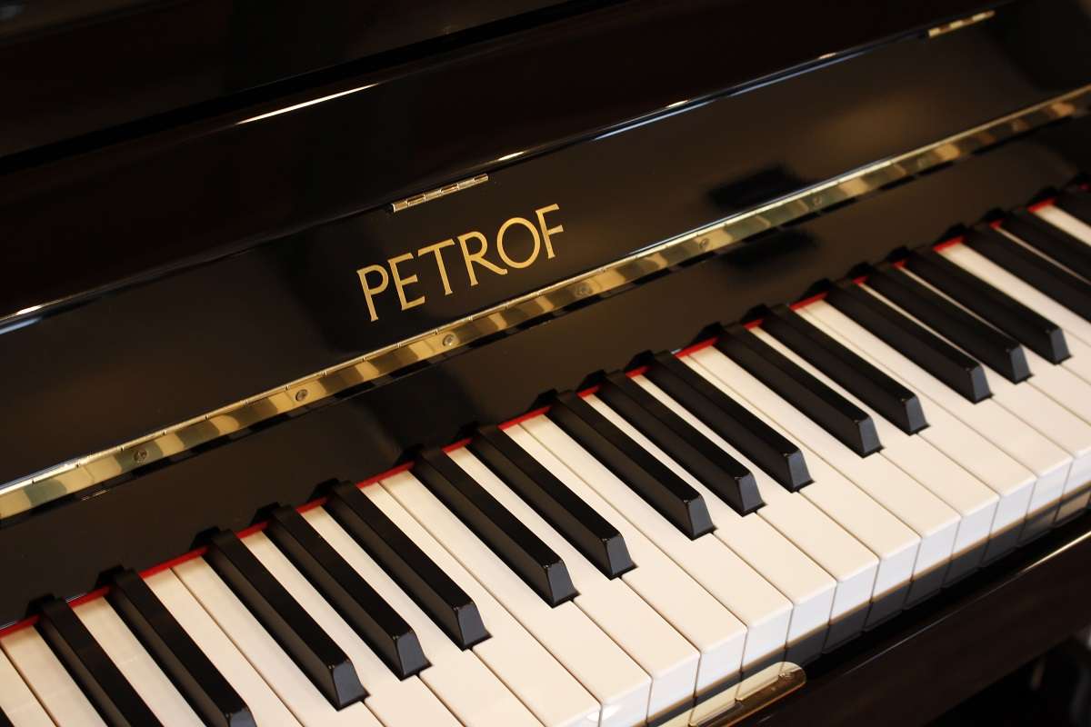 Petrof Klavier 125 J